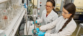 Paridad y reconocimiento, el camino de las mujeres en la ciencia