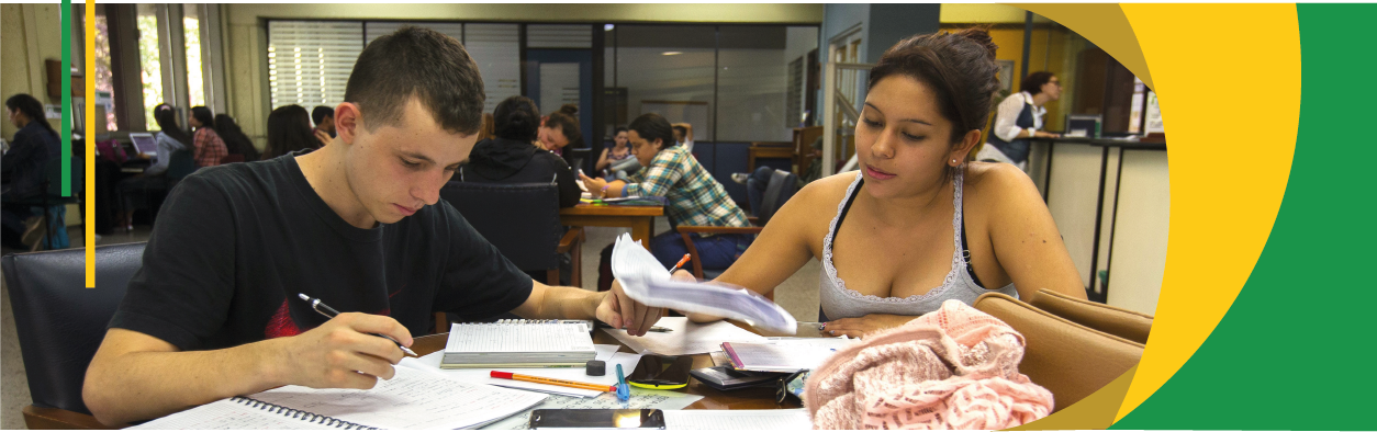 Una estudiante y un estudiante de la EIB participando en actividades relacionadas al semillero de investigación