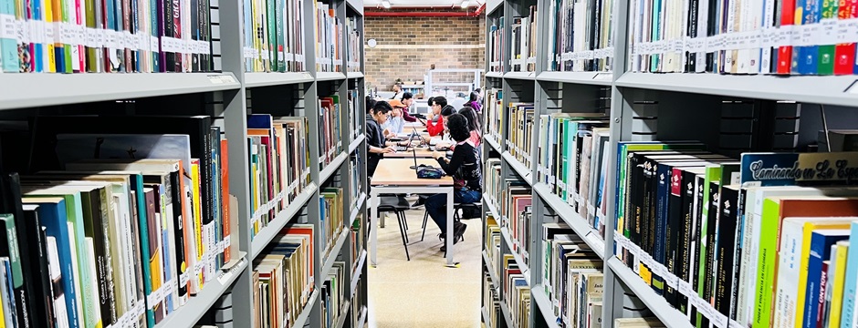 Fotografía de la biblioteca del campus El Carmen de Viboral