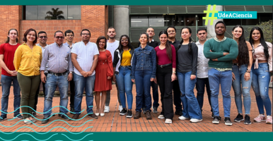 foto del grupo con 18 personas