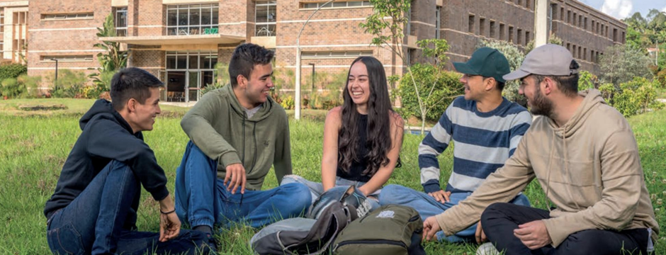 Estudiantes en el campus El Carmen de Viboral Estudiantes en el campus El Carmen de Viboral