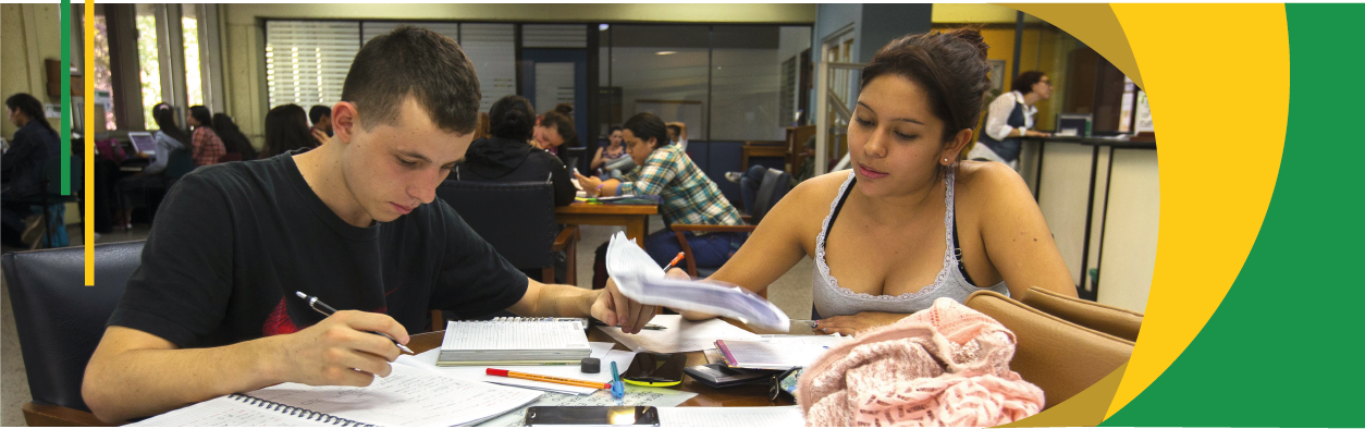 Banner con fotografía de dos estudiantes de la Escuela Interamericana de Bibliotecología