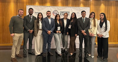 Foto de los estudiantes que participaron de la XII edición de la Competencia de Arbitraje Internacional de Inversión