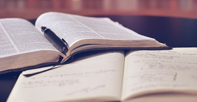 Conocimiento e historia sobre los fondos de bienestar universitario.