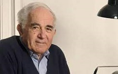 Estudiante enseña a otro estudiante