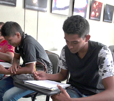estudiantes sesión iniciativa CLYC en Bajo Cauca.