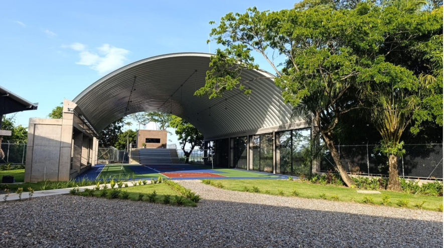 Un jardín de una casa

El contenido generado por IA puede ser incorrecto.