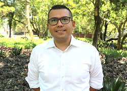 Fotografía profesor Héctor L. Grupo COMPHOR, Doctorado en Administración