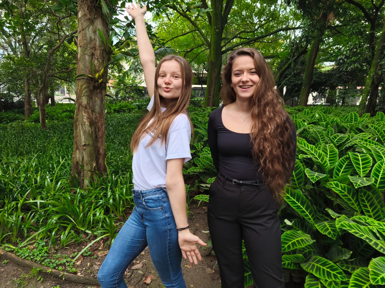 Foto Rozeen y Lauryne pasantes francesas