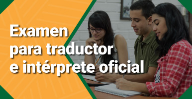 Tres jóvenes escribiendo cada uno en sus cuadernos