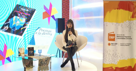 Foto de la profesora Paula Pérez en la FilBu