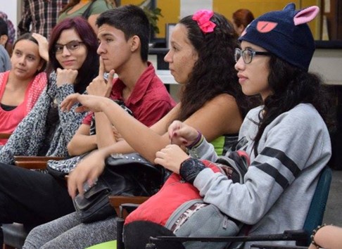 nuevos estudiantes en inducción EIB.