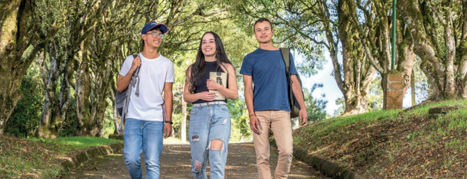 Estudiantes en el campus El Carmen de Viboral