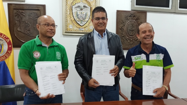 La UdeA firmó acuerdos con SindiserUdeA y Sintraunal para garantizar beneficios a los empleados