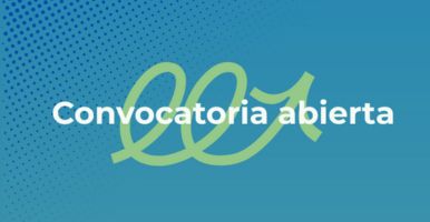 Unas manos sosteniendo un envase retornable