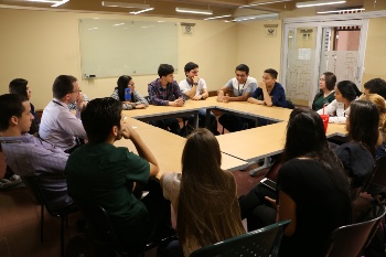 reunión de estudiantes
