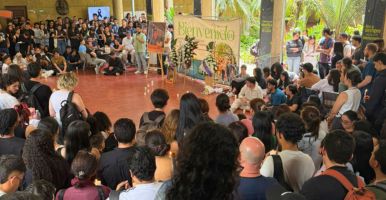 Niños y niñas disfrutando de las actividades pedagógicas del Museo de la Vida