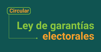 Unas manos sosteniendo un envase retornable