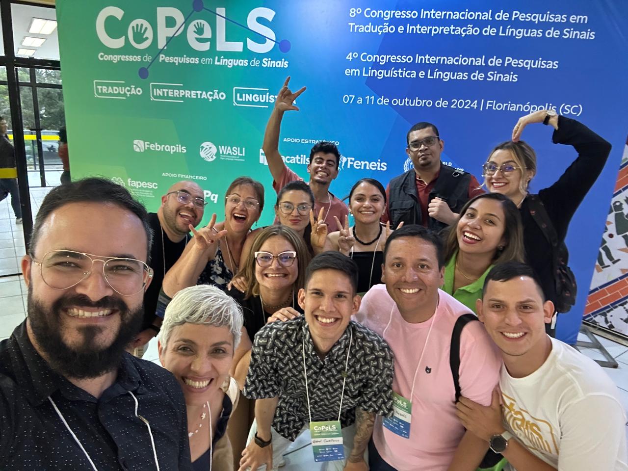 Selfie de Colombianos participando en el COPELS 2024
