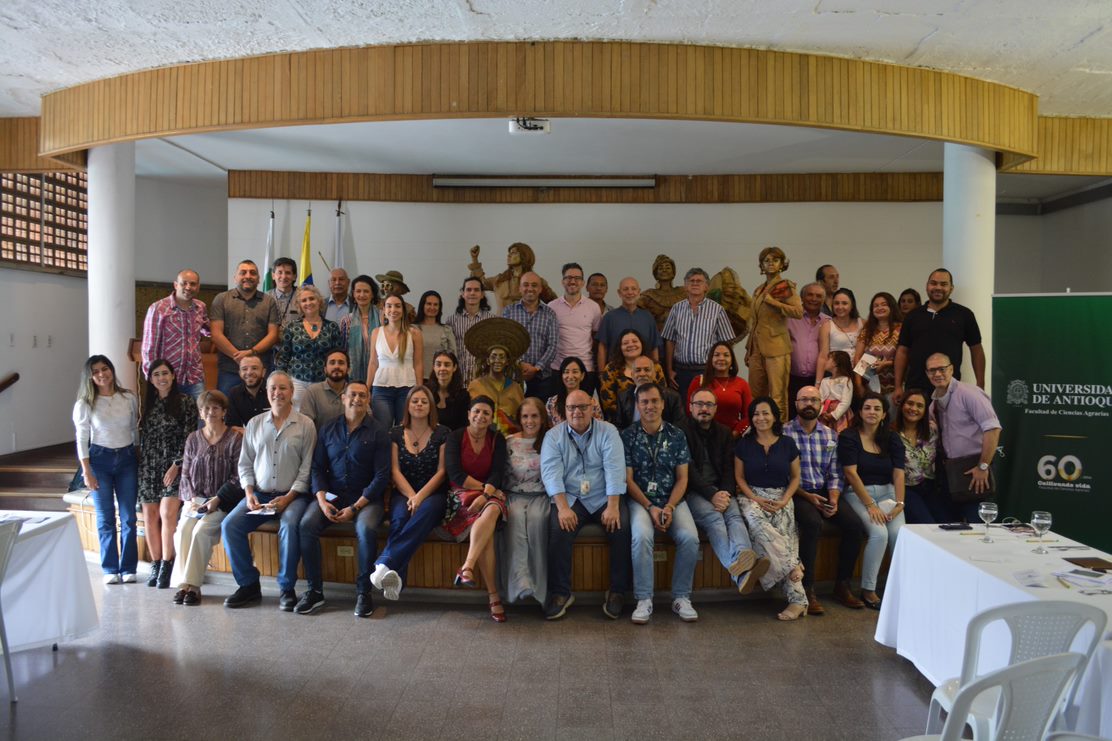 Certificado de participacion en en el XVII Congreso Nacional y el IX Simposio Latinoamericano de Ictiología en México, de Astrid Rave