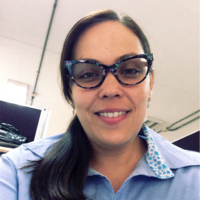 Profesora Elizabeth. Maestría en Finanzas.