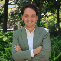 Fotografía del profesor Juan Vélez