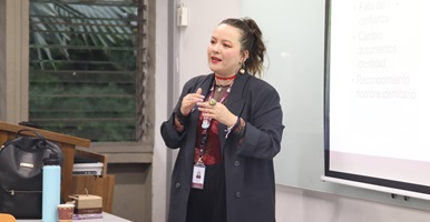 Foto del Clara Agudelo en el conversatorio sobre derecho a una vida libre de violencias para personas OSIEGD