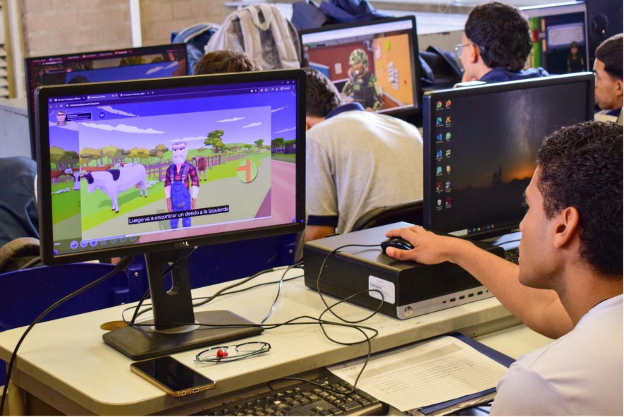 Una persona en una computadora

El contenido generado por IA puede ser incorrecto.