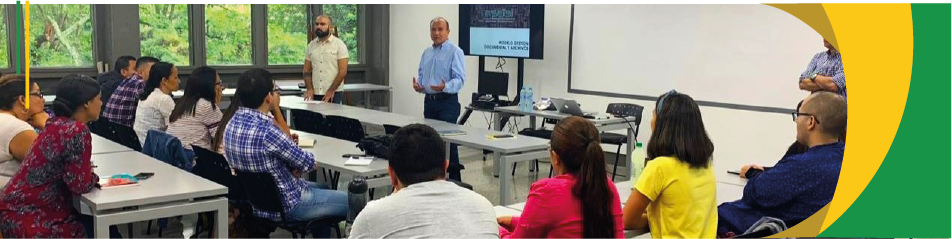 Banner con fotografía de reunión de egresados de la Escuela Interamericana de Bibliotecología