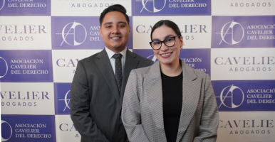 Foto de los estudiantes en el concurso de debate
