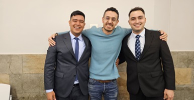 Foto de los estudiantes en el concurso de debate