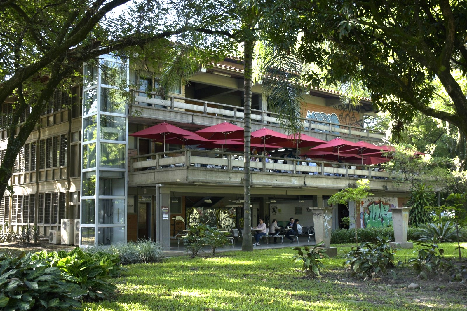 Foto del exterior de la Antigua Escuela de Derecho