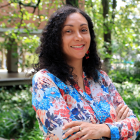 Fotografía de perfil de la profesora Cristina López Gonzales