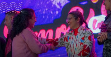 Cecilia Gallardo del Grupo Gemca recibe  reconocimiento en la Noche de la Excelencia