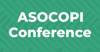 Fondo azul claro con banderas de diferentes países en texto 10 Seminario Internacional de Desarrollo Profesional de los Docentes de Lenguas Extranjeras