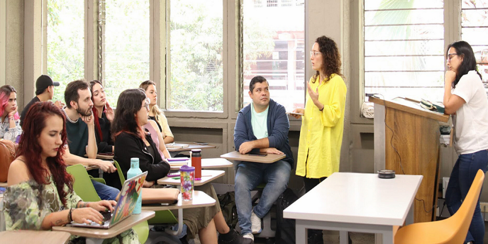 Foto de una reunión del Comité de Género de la Facultad de Derecho y Ciencias Políticas