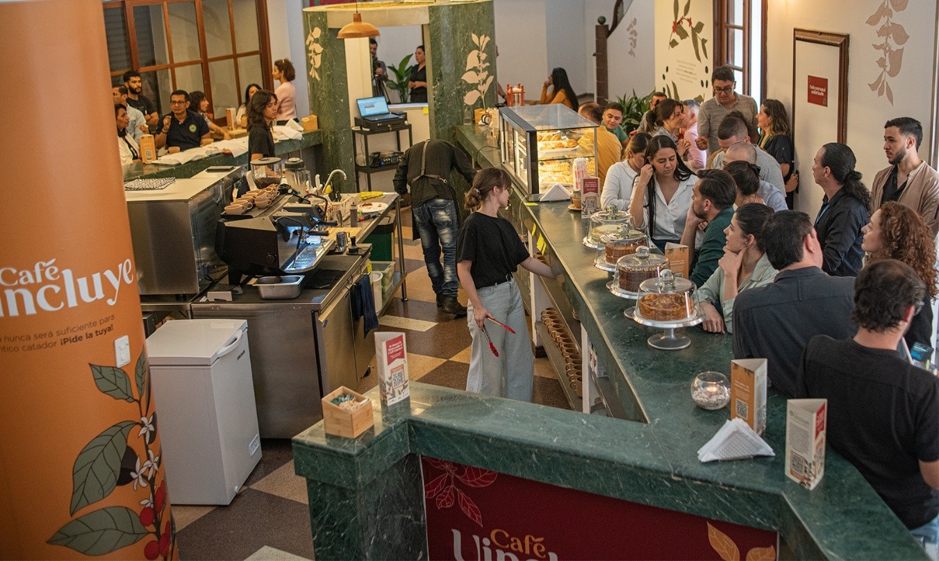 A group of people in a restaurant

AI-generated content may be incorrect.