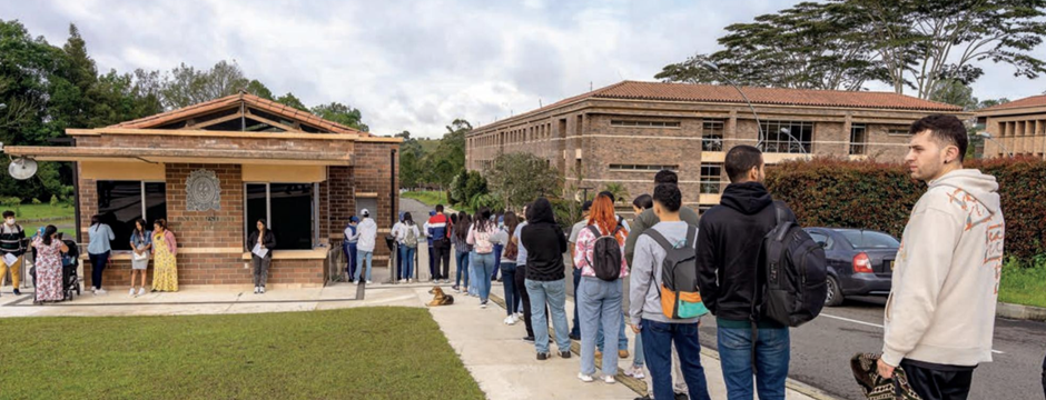 Aspirantes a la Universidad de Antioquia durante la aplicación del examen de admisión Aspirantes a la Universidad de Antioquia durante la aplicación del examen de admisión