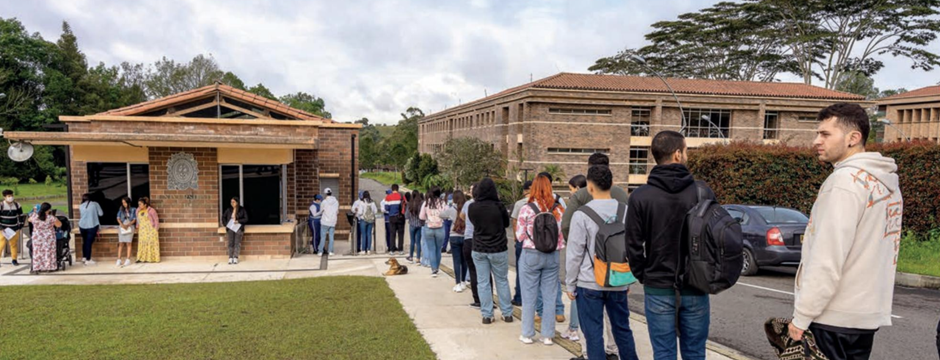 Aspirantes a la Universidad de Antioquia durante la aplicación del examen de admisión