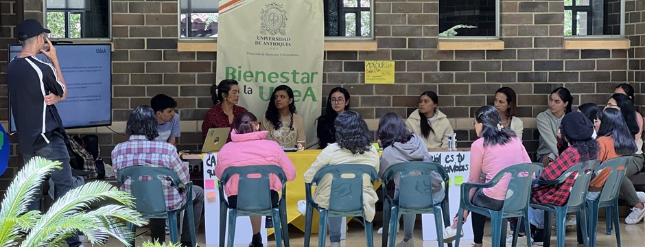 Estudiantes en el campus El Carmen de Viboral