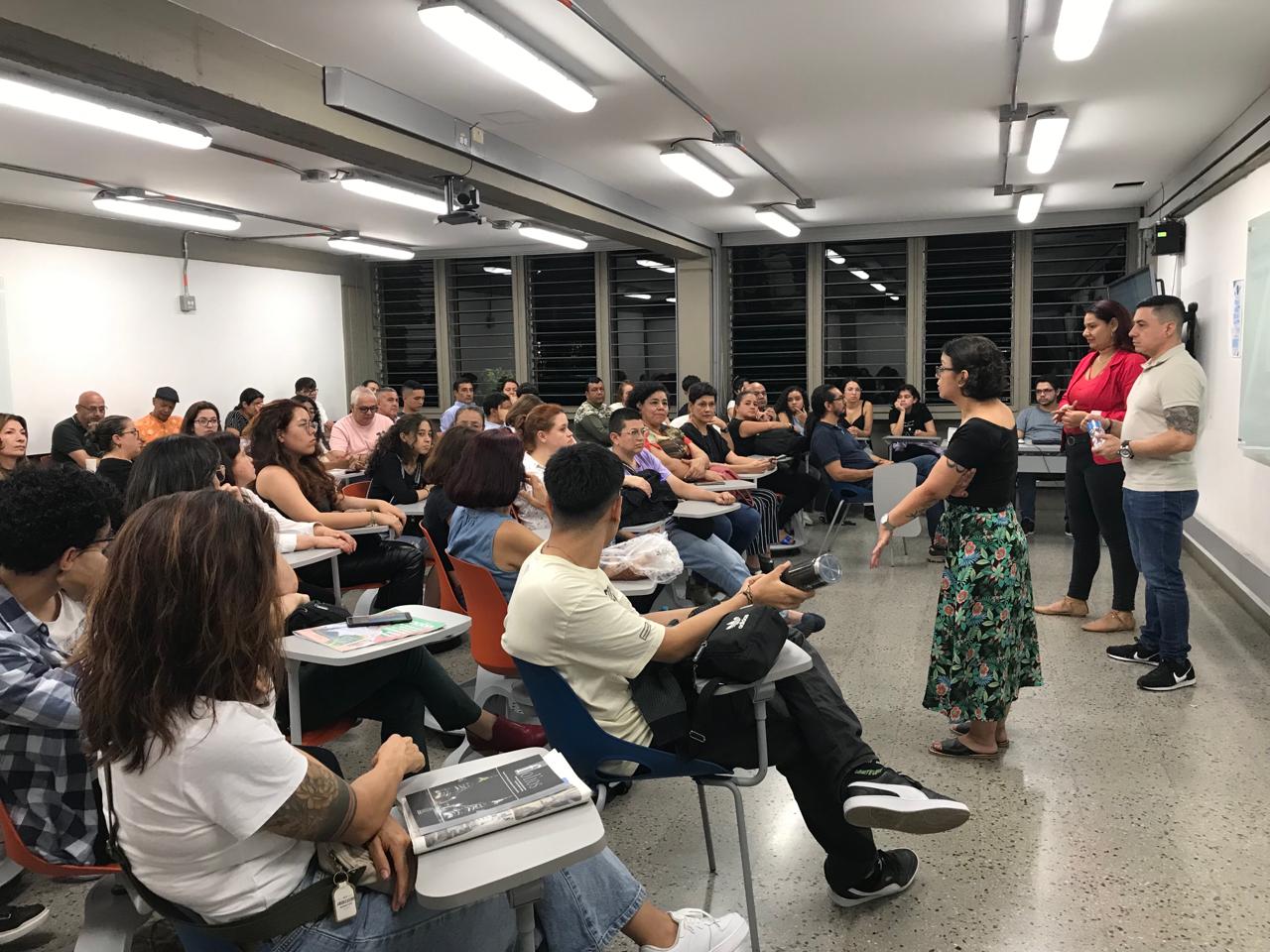 Fotografía del encuentro "Las familias también aprenden en la U" de las Jornadas de Inducción 2024-1