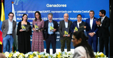 Niños y niñas disfrutando de las actividades pedagógicas del Museo de la Vida