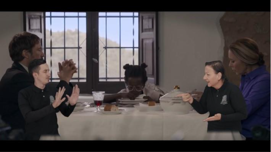 Personas sentadas en una mesa
El contenido generado por IA puede ser incorrecto.