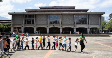 La UdeA como un espacio vivo: la experiencia de mediación del Programa Guía Cultural