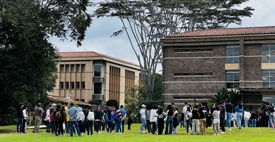 Panorámica del campus El Carmen de Viboral con personas evacuadas