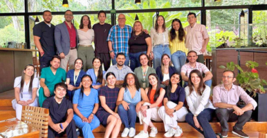 Niños y niñas disfrutando de las actividades pedagógicas del Museo de la Vida