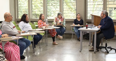 Foto de una de las reuniones de la visita del par académico de Ciencia Política