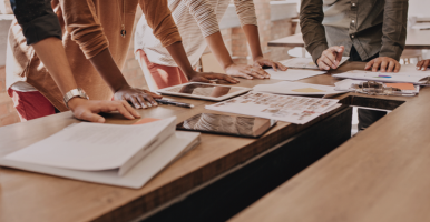 Niños y niñas disfrutando de las actividades pedagógicas del Museo de la Vida
