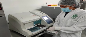 Laboratorio de la Facultad Nacional de Salud Pública recibe acreditación nacional