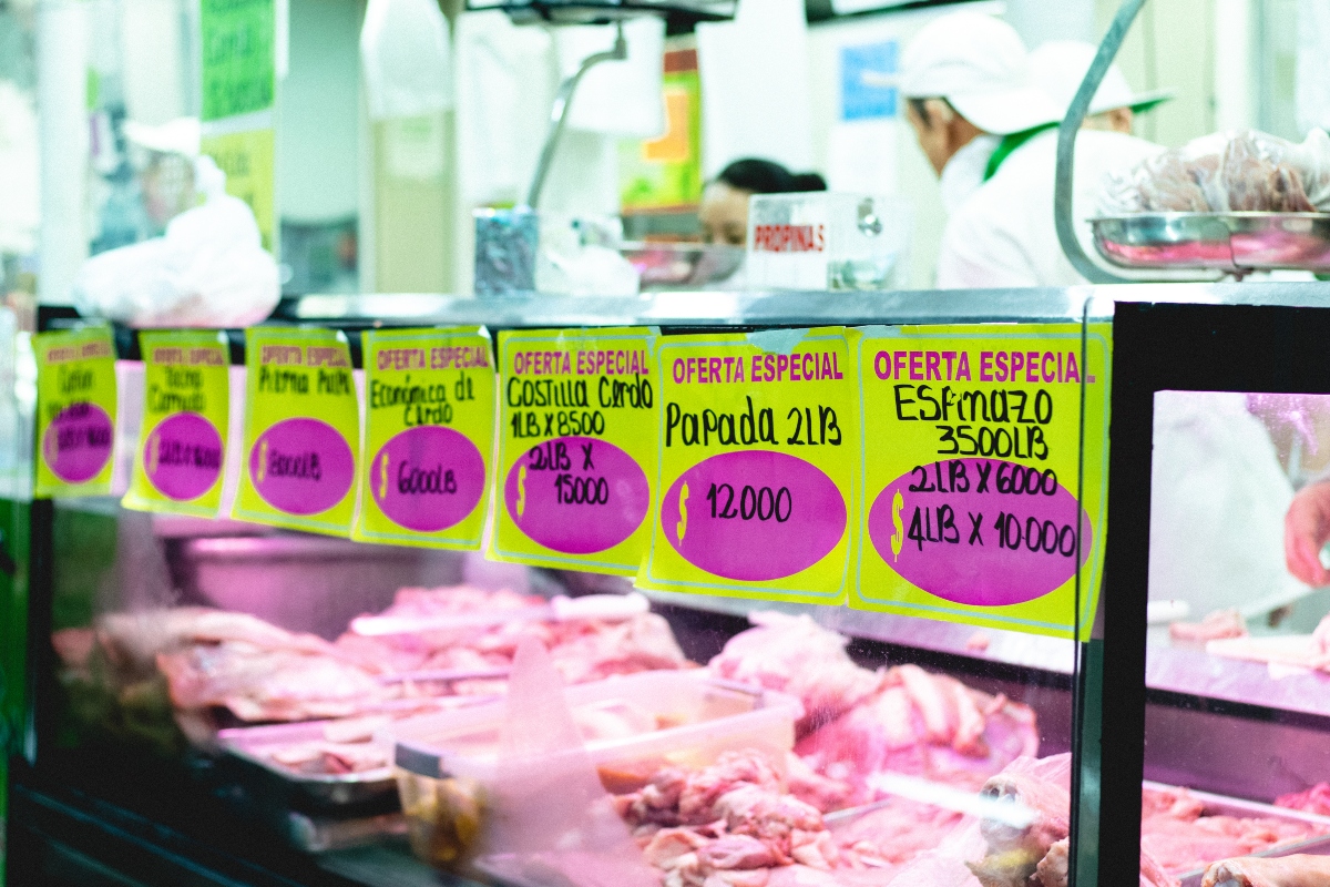 precios en vitrina de carnicería